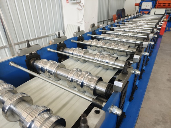 Roll Up Door Machine Manufacturing